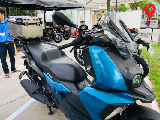 Nang Tam Xe Cung BMW C 400 X Voi Thung Top M Biker (3)